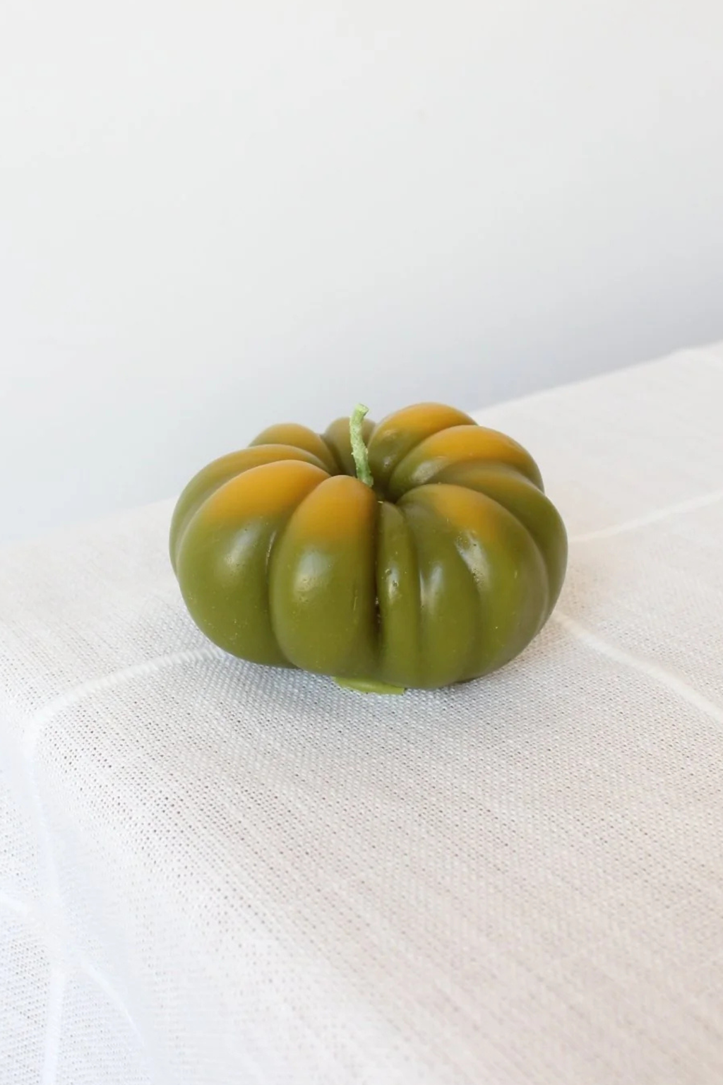 Sunkissed Medium Heirloom Tomato Beeswax Candle | Green