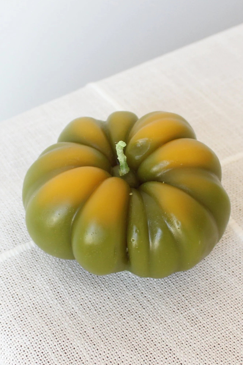 Sunkissed Medium Heirloom Tomato Beeswax Candle | Green