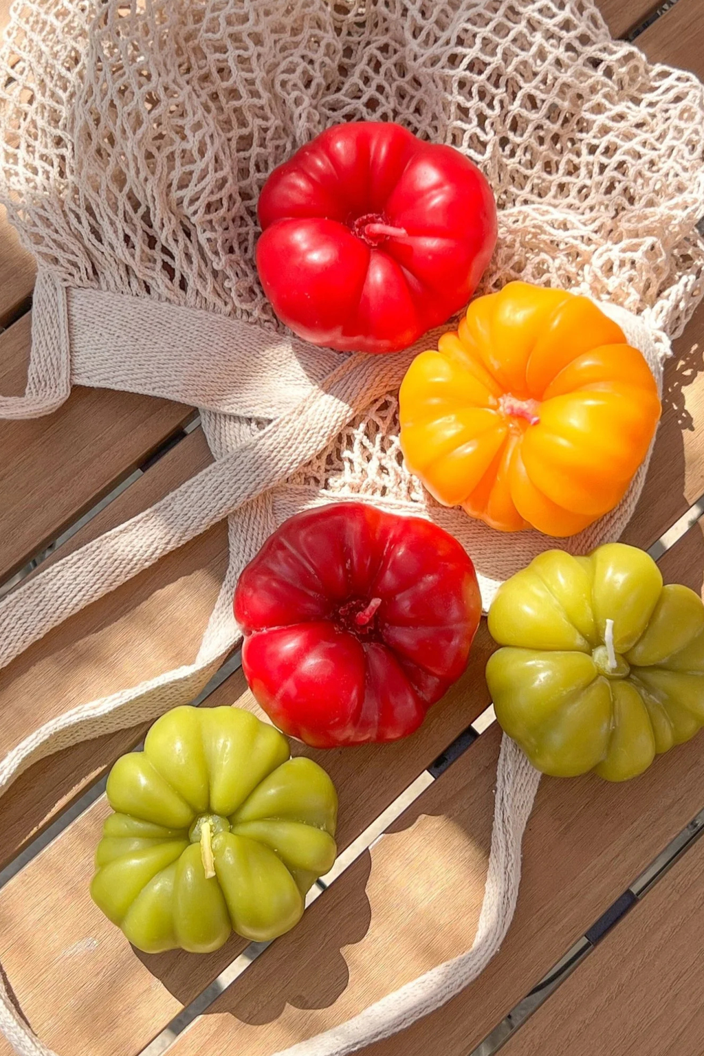 Sunkissed Medium Heirloom Tomato Beeswax Candle | Green