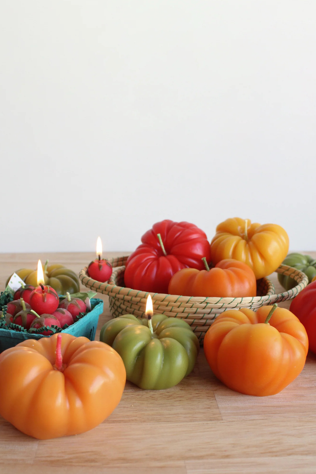 Sunkissed Medium Heirloom Tomato Beeswax Candle | Green
