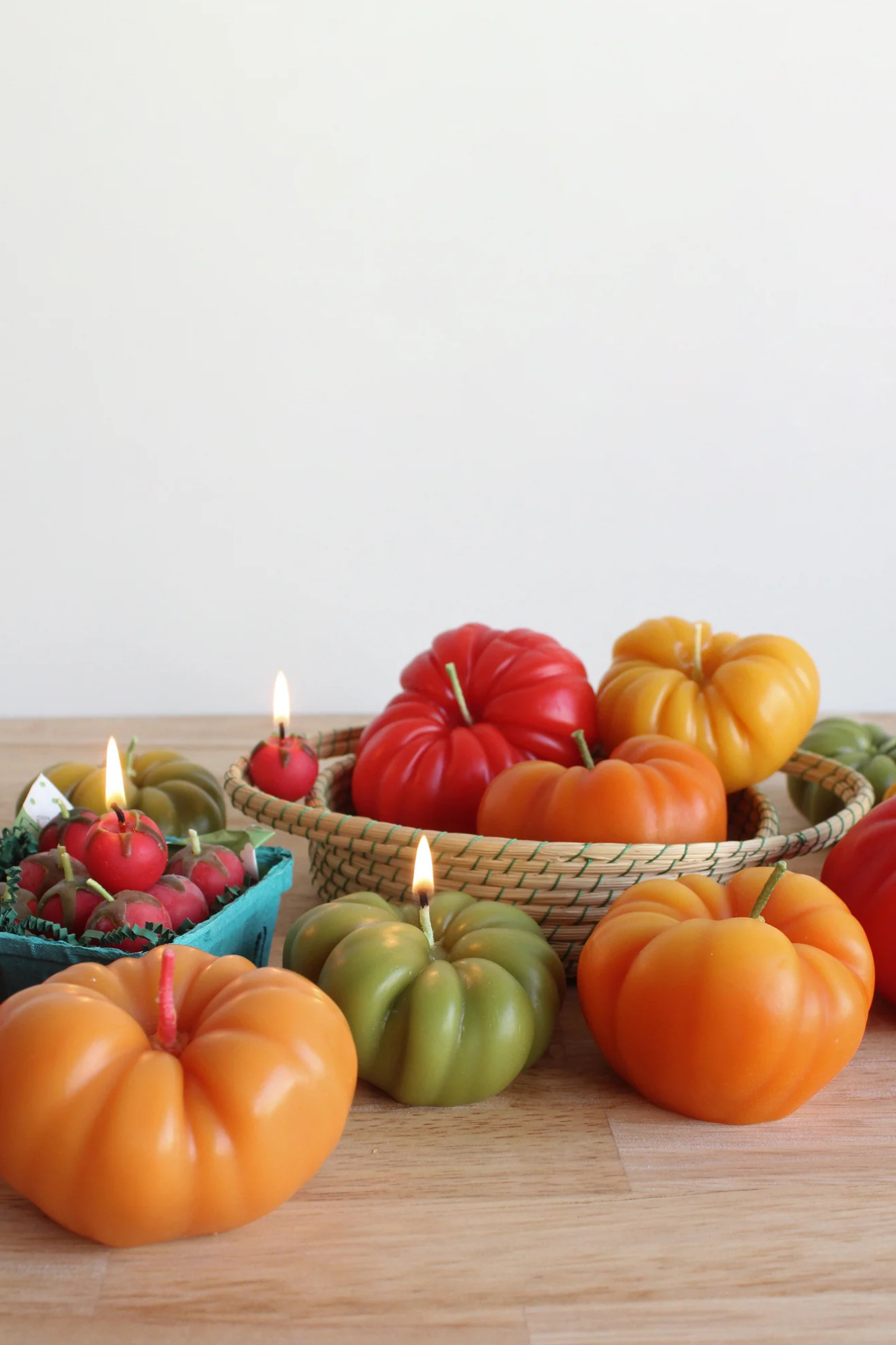Sunkissed Medium Heirloom Tomato Beeswax Candle | Green
